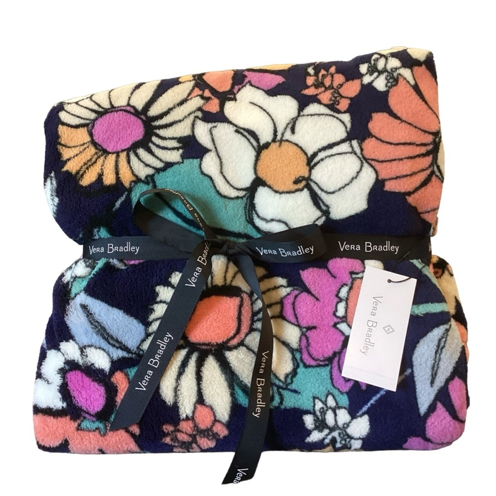 🌸 Vera Bradley NWT  50”x80 Throw Blanket